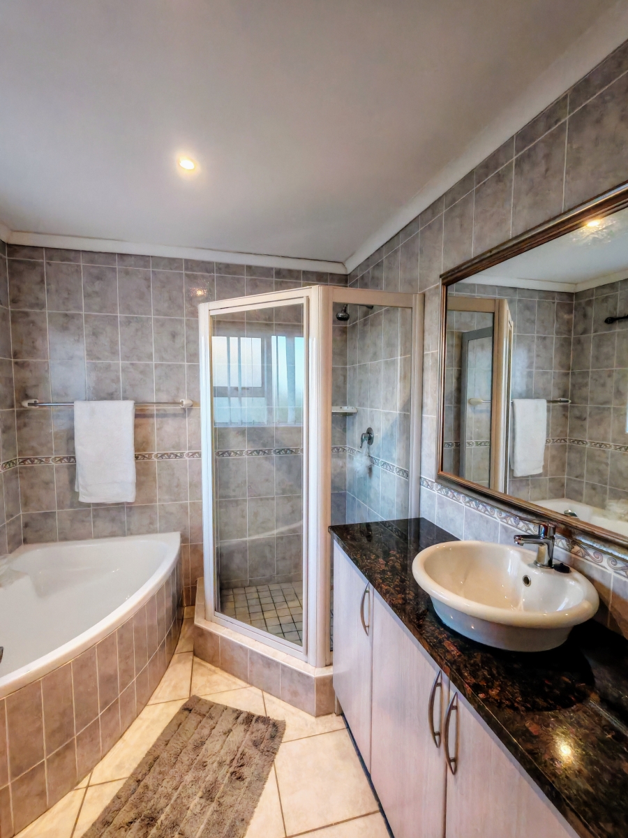 4 Bedroom Property for Sale in De Kelders Western Cape